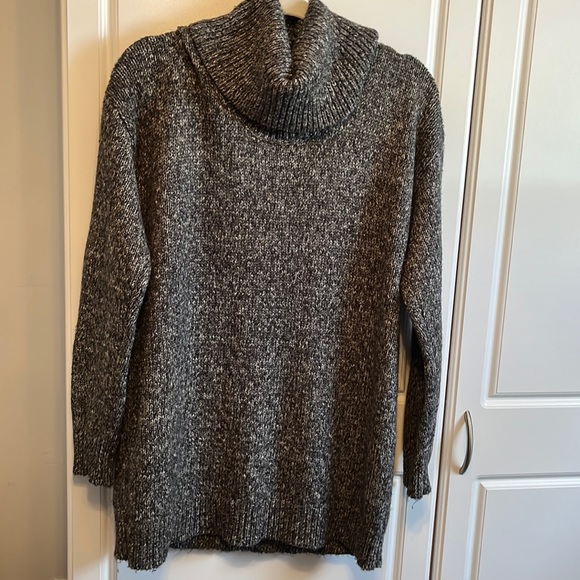Lauren Ralph Lauren size M black heather colored sweater. - Picture 1 of 4